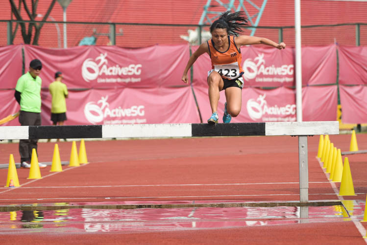 Lok Xin Ying of NUS in action during the Women's Steeplechase event during the 2018 IVP Track and Field competition. (Photo 7 © Stefanus Ian/Red Sports)