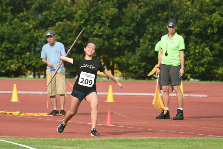 Ngee Ann Polytechnic's Denise Ng in action during the Women's Javelin event during the 2018 IVP Track and Field competition. (Photo 6 © Stefanus Ian/Red Sports)