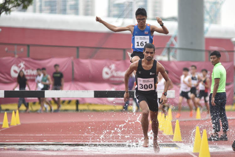 SIM's Nabin Parajuli and NUS's Chew Xiu Zheng in action during the Men's Steeplechase event during the 2018 IVP Track and Field competition. Nabin won the gold convincingly with a time of 9:37:65s. (Photo 3 © Eileen Chew/Red Sports)