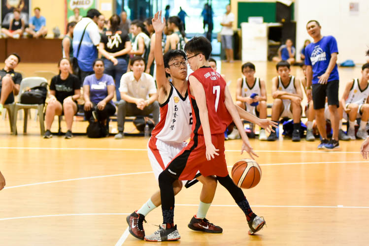 Wayne Tay (CCHY #7) dribbling past his guard during the North Zone B Division basketball match between Chung Cheng High (Yishun) and Nan Chiau High School. (Photo © Stefanus Ian/Red Sports)
