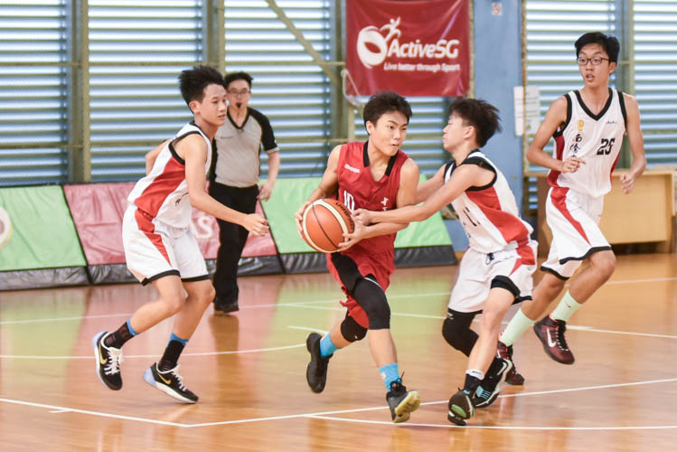 Caton Chong (CCHY #10) being fouled by Bryan Ong (NCH #17) as Nan Chiau High School attempts to stop the clock in the fourth quarter of the North Zone B Division basketball match between Chung Cheng High (Yishun) and Nan Chiau High School. (Photo 1 © Stefanus Ian/Red Sports)