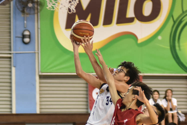 Keane Liew (NCH #34) attempting a shot during the North Zone B Division basketball match between Chung Cheng High and Nan Chiau High School. (Photo © Stefanus Ian/Red Sports)