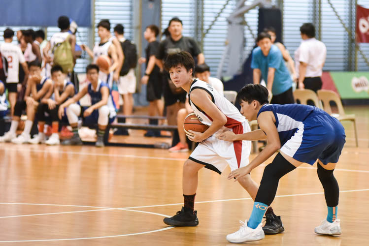 Zhun Yang (HG #6) looking for a pass during the North Zone B Division basketball match between Hougang secondary and Woodgrove secondary. (Photo  © Stefanus Ian/Red Sports)