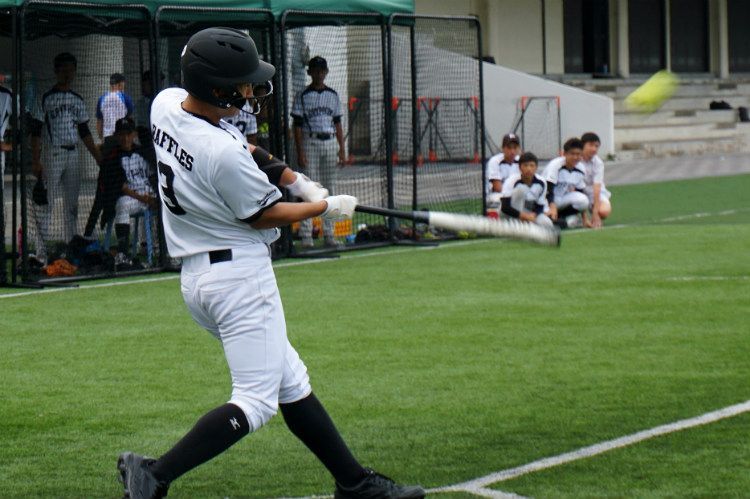 Audric (RI #03) pops the ball into centre field, which was then caught by Ian (ACSI #36). (Photo 17 © REDintern Pang Chin Yee.)