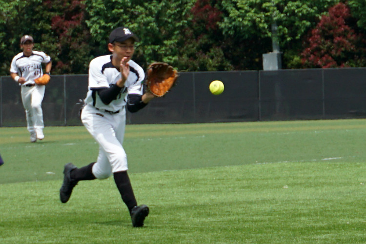 Max (RI #11) catches the grounder by Nat (ACSI #11) and throws him out. (Photo 5 © REDintern Pang Chin Yee.)