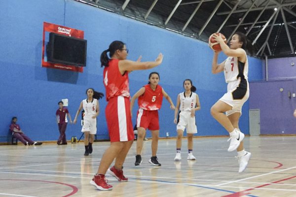 Valerie (JSS #7) in action against Teo Swee Tong (RVHS #4) in a West zone B division basketball match between Jurong Secondary School and River Valley High School. (Photo 5 © Pang Chin Yee/REDintern)