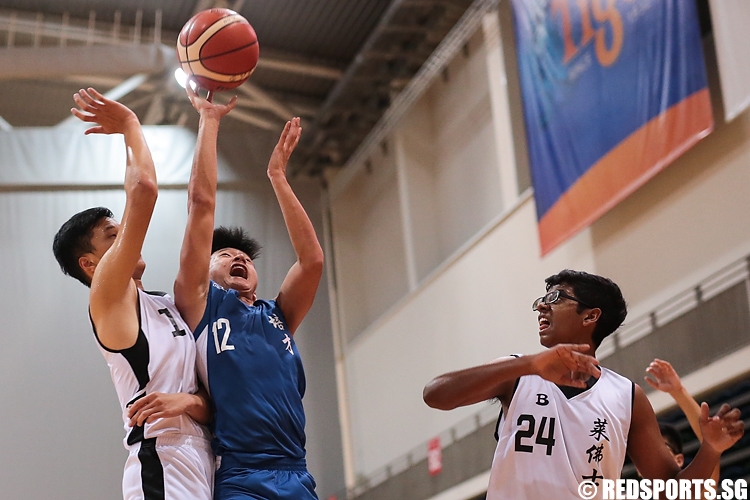 (#11) of Raffles Institution defends against Tan Chao Khon (#12) of Pei Cai Secondary. (Photo 8 © Lee Jian Wei/Red Sports)