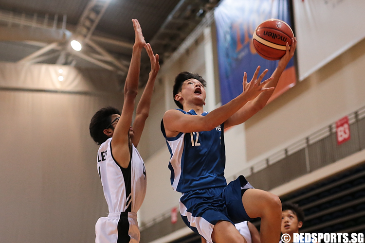Tan Chao Khon (#12) of Pei Cai Secondary goes for the layup against (#24) of Raffles Institution. (Photo 9 © Lee Jian Wei/Red Sports)