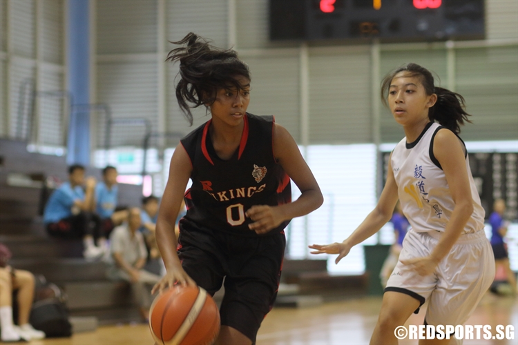 Nurul Haziqah (NV #0) drives into the paint. (Photo 4 © Dylan Chua/Red Sports)
