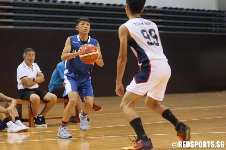 Tan Ren Xiang (PCS #11) takes aim from distance against Holy Innocents’. (Photo 13 © Dylan Chua/Red Sports)