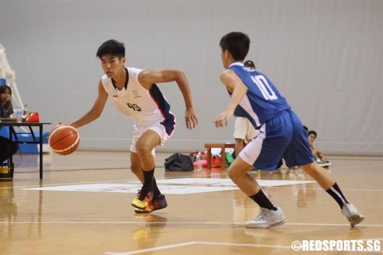 Shaun Ng Hong Long (HIH #99) drives to the basket. He scored a game-high 14-points in the contest. (Photo 1 © Dylan Chua/Red Sports)