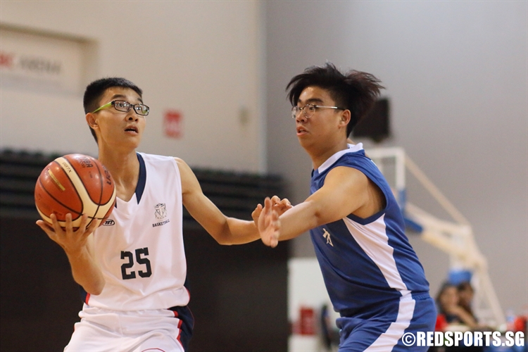 Neo Yi Quan (HIH #25) looks to score in the paint. (Photo 4 © Dylan Chua/Red Sports)