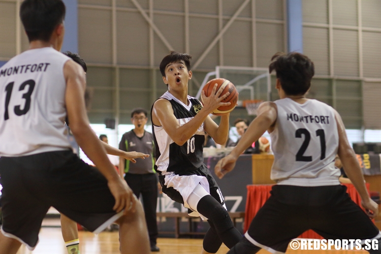 Tang Kah Wai (PHS #10) on a drive to the basket. (Photo 3 © Dylan Chua/Red Sports)