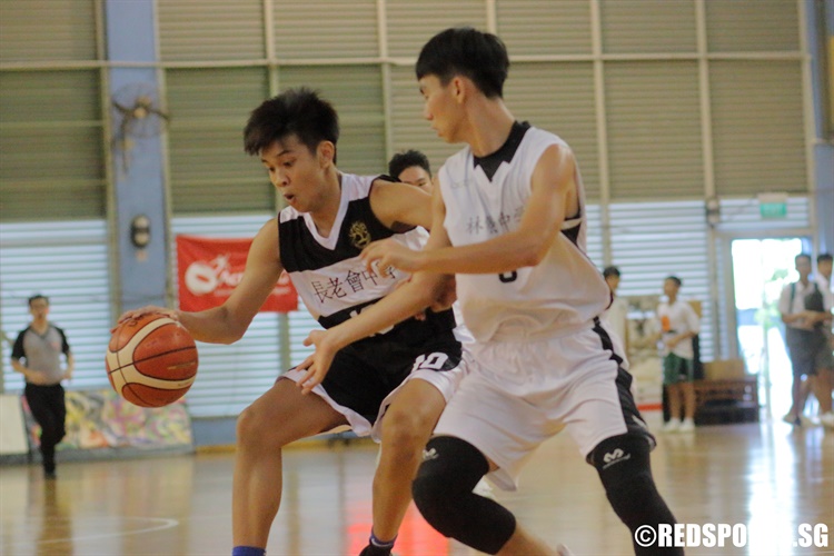 Tang Kah Wai (PHS #10) attempts a spin move to the basket. He scored a game-high 21 points. (Photo 1 © Dylan Chua/Red Sports)