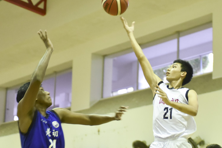 Seow Wei Xuan (NJC #21) making a lay up. (Photo by © Stefanus Ian/Red Sports)