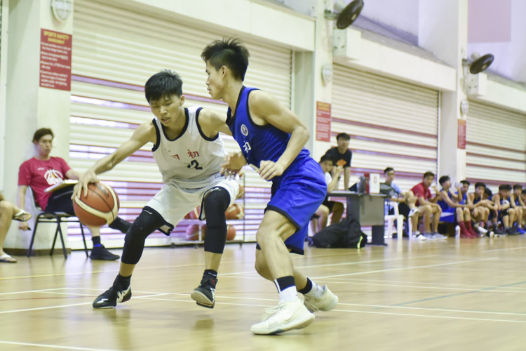 Huang Yi Fan (NJC #22) dribbling the ball. (Photo by © Stefanus Ian/Red Sports)