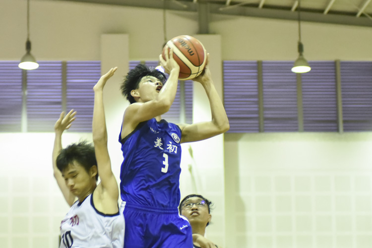 Nathanael Tan (MJC #3) going for a lay up. (Photo by © Stefanus Ian/Red Sports)