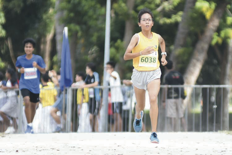 Tang Ning Xuan Claudia (#6038) of Cedar Girls’ Secondary came in first with a timing of 15:46 in the C Division Girls. (Photo © Eileen Chew/Red Sports)