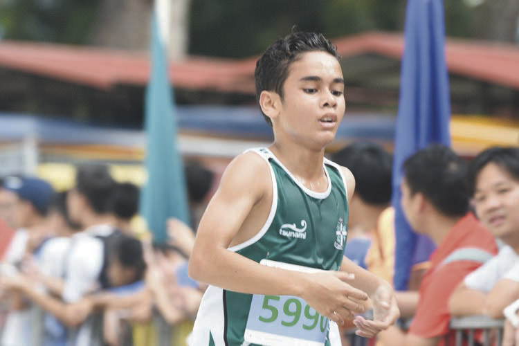 Kai Eugene Liljequist (#5990) of St Joseph’s Institution International came in third with a timing of 13:53 in the C Division Boys. (Photo © Stefanus Ian/Red Sports)
