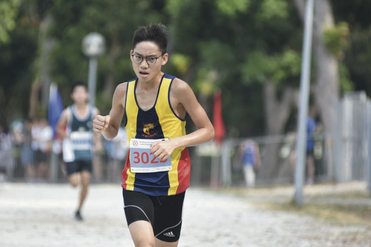 Gabriel Ng Yu Jie (#3023) of Anglo-Chinese School (Independent) came in third with a timing of 16:44 in the B Division Boys. (Photo © Eileen Chew/Red Sports)