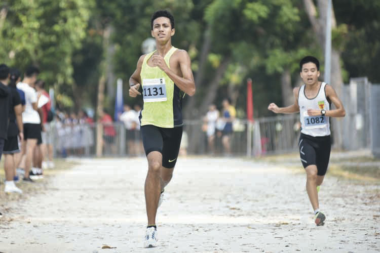 Syed Hussein B Syed Negaib A (#1131) of Victoria Junior College came in sixth with a timing of 17:00 in the A Division Boys. (Photo © Eileen Chew/Red Sports)