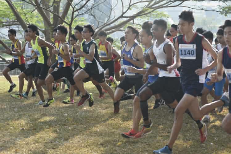 The A Division Boys kicking off the 2018 National Schools Cross Country race. (Photo © Eileen Chew/Red Sports)