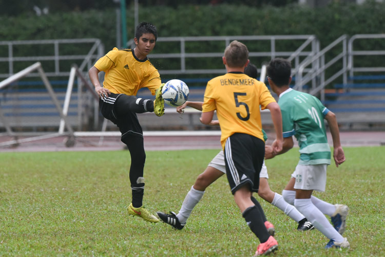A Bendemeer player making a clearance. (Photo © Stefanus Ian/Red Sports)