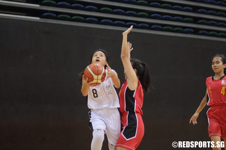 Marilyn Yap (AIS #8) goes for a lay-up in the paint. (Photo 8 © Dylan Chua/Red Sports)
