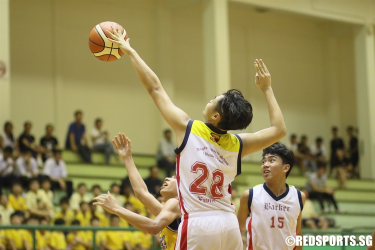 Xavier Tan (ACSB #28) rejects a shot in the paint. (Photo 8 © Dylan Chua/Red Sports)[/caption]