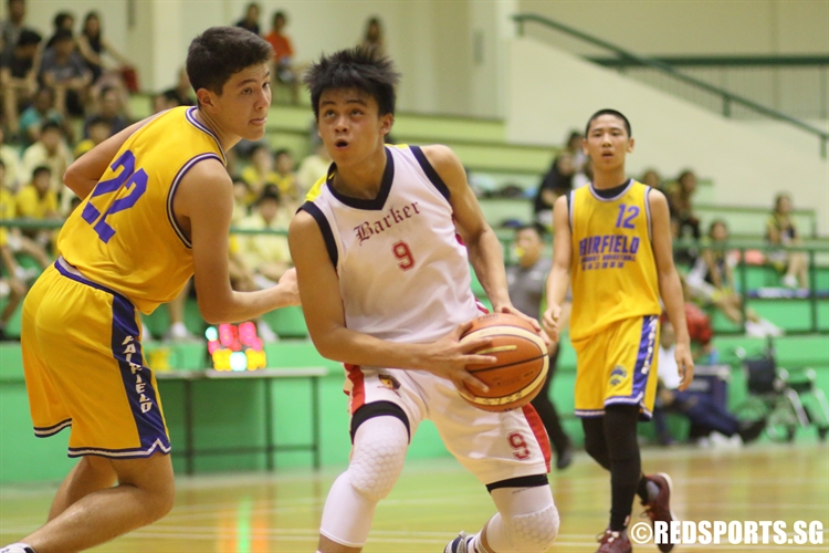 Miguel Cayanan (ACSB #9) looks to score in the paint. (Photo 6 © Dylan Chua/Red Sports)