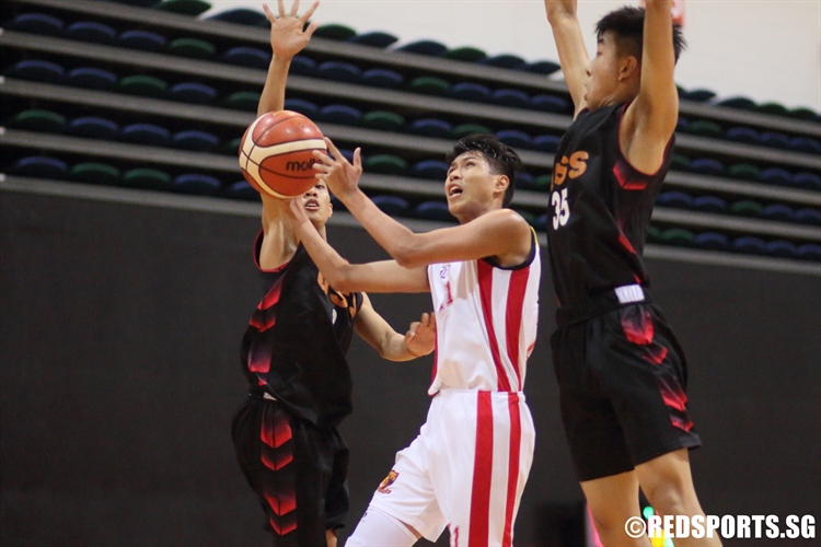 Dervin Leiroy Rajandhran (#11) rises for a contested lay-up. He finished with 12 points. (Photo © Chan Hua Zheng/Red Sports)