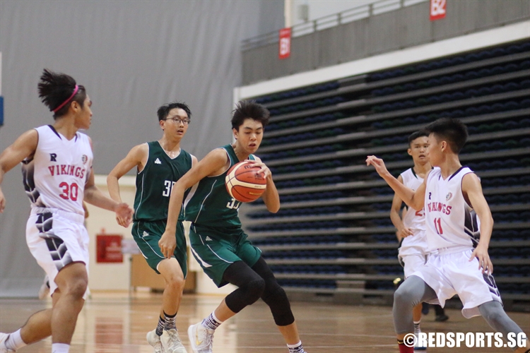 Brendon Koh (CHR #35) driving through the defense on a fast-break en route to an 11-point performance. (Photo © Chan Hua Zheng/Red Sports)