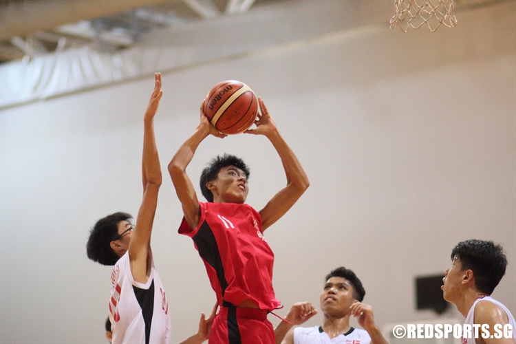 Moses Peh (Dunman #11) rises in the paint for a shot. (Photo 5 © Dylan Chua/Red Sports)