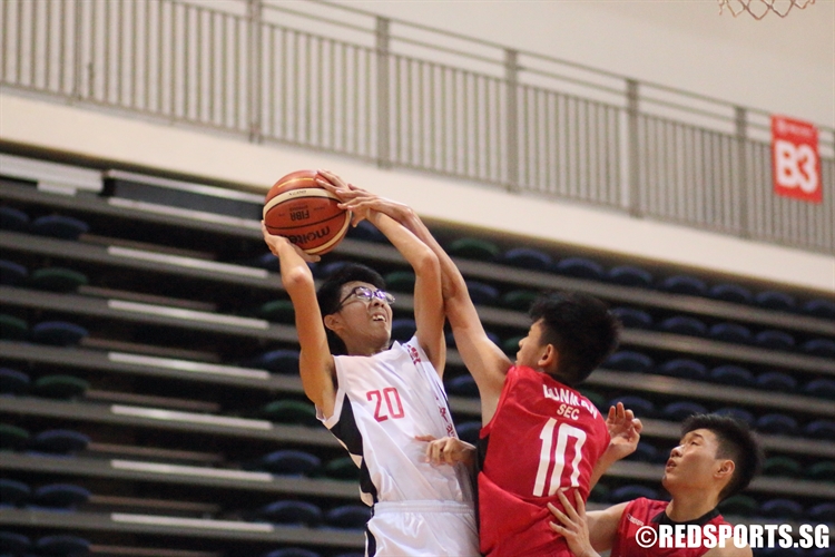Brandon (Jurong #20) hangs in the air for a contested shot. (Photo 8 © Dylan Chua/Red Sports)