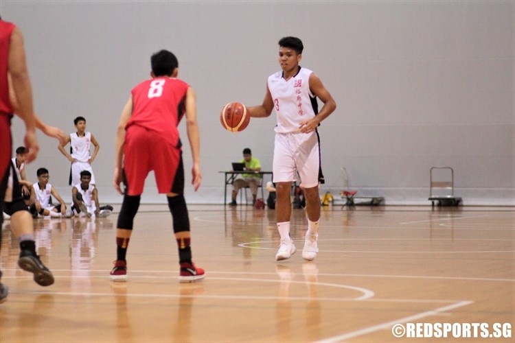 Shafiq (Jurong #13) handles the ball in the front court. He score 17 points against Dunman. (Photo 3 © Dylan Chua/Red Sports)