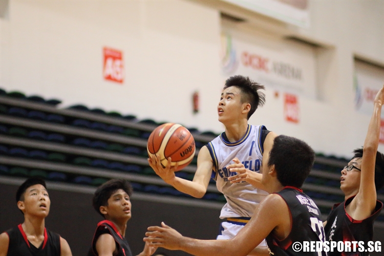 Chiam Ming Yao (FMS #1) gets in the lane and rises for two. (Photo 10 © Dylan Chua/Red Sports)