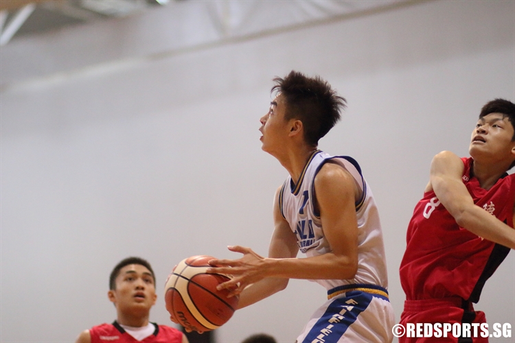 Chiam Ming Yao (FMS #1) hangs in the air for a reverse lay-up en route to a game-high 18 points. (Photo © Chan Hua Zheng/Red Sports)