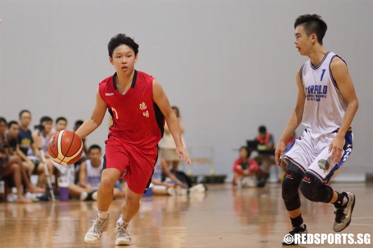 Chua Jia Ming (DMN #7) slashes through the defense. (Photo © Chan Hua Zheng/Red Sports)