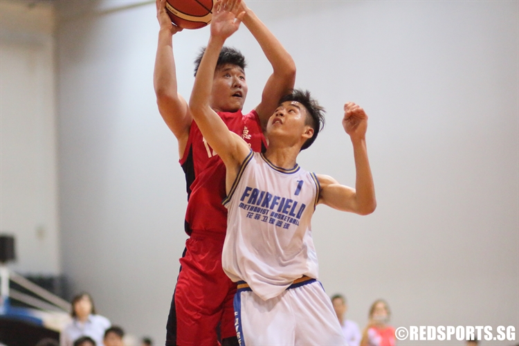 John Ng (DMN #12) goes for a lay-up over his defender. (Photo © Chan Hua Zheng/Red Sports)