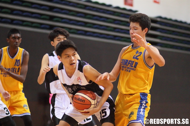 Jaron Ng (PHS #15) grabs a defensive rebound. (Photo 8 © Dylan Chua/Red Sports)
