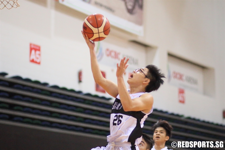 Aaron Chaw (PHS #26) goes for two on the fast break. (Photo 11 © Dylan Chua/Red Sports)