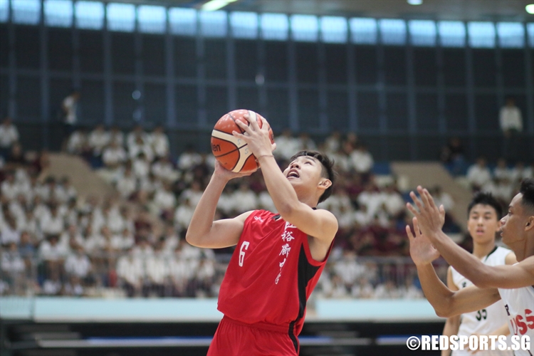 Marvin (JSS #6) looks to shoot from under the basket. (Photo 9 © Dylan Chua/Red Sports)