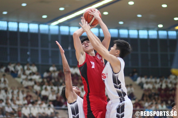 Duncan (JSS #21) gets fouled on a drive to the hoop. (Photo 7 © Dylan Chua/Red Sports)