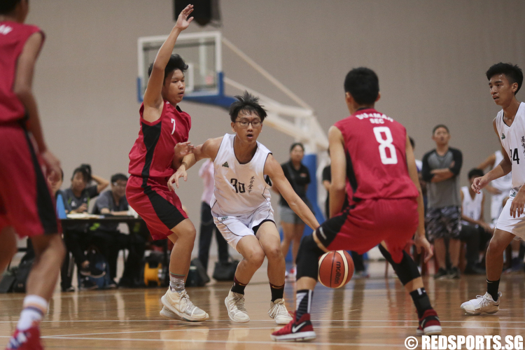 Lin Kai Yao (#30) of Christ Church Secondary drives against Dunman Secondary. (Photo © Lee Jian Wei/Red Sports)
