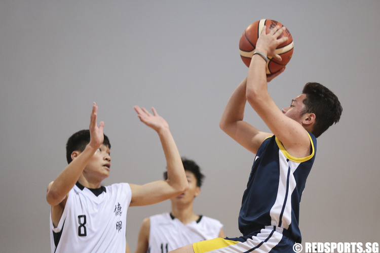John Lacdao (#4) of Guang Yang Secondary takes a shot against Dunman Secondary. (Photo © Lee Jian Wei/Red Sports)