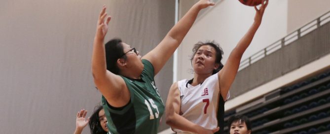 Valerie Lim (#7) of Jurong Secondary shoots against Atalanta Lim (#15) of Anglican High. (Photo © Lee Jian Wei/Red Sports)