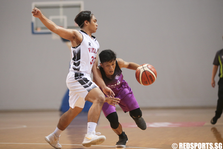 Edric (#15) of Jurong West Secondary drives against  Reuben Amado (#30) of North Vista Secondary. (Photo © Lee Jian Wei/Red Sports)