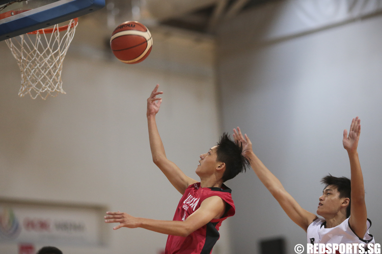 Lucas (#9) of Dunman High shoots a layup against Unity Secondary. (Photo © Lee Jian Wei/Red Sports)