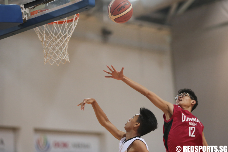Jarric Quek (#3) of Unity Secondary and Benjamin Ong (#12) of Dunman High fights for the rebound. (Photo © Lee Jian Wei/Red Sports)