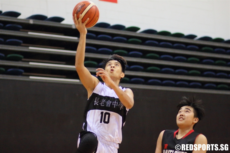 Tang Kah Wai (PHS #10) rises for a lay-up on the break. The forward from Presbyterian High scored a game-high 23 points against Mayflower. (Photo 1 © Dylan Chua/Red Sports)